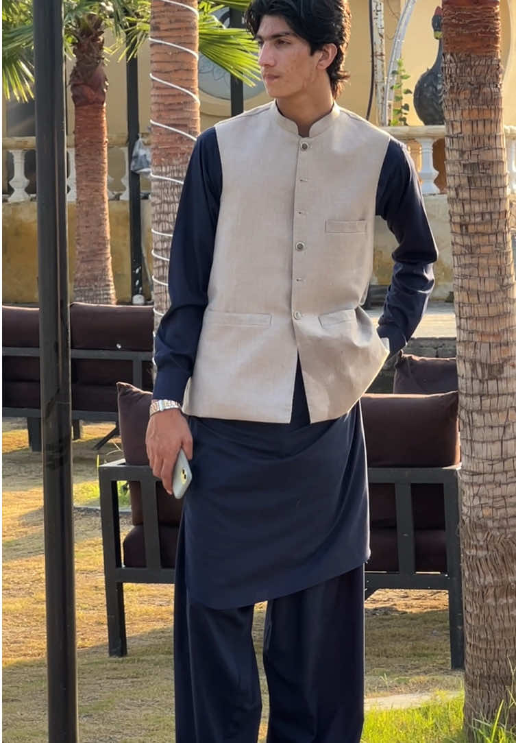 Caption aap kardein>>> #fyp #ahmadkhan 