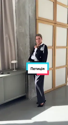 Скрізь зараз шум про цю петицію для рієлторів. І от реально цікаво – як воно буде працювати? Чи це справді зроблять для порядку на ринку, чи просто хтось хоче заробити і стати монополістом? Бо у мене питання: а власник зможе сам продати свою квартиру, чи його змусять іти тільки через «правильних» людей? І чи не вийде так, що в результаті більше всього постраждає покупець і продавець? Чи дійсно зроблять, як у цивілізованому світі? От і думаю: ця петиція буде про розвиток чи про чергові бар’єри? @АН Petrus Space 