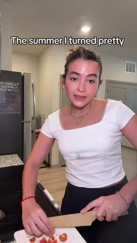 Chachara time! #fashionschool #thesummeriturnedpretty 