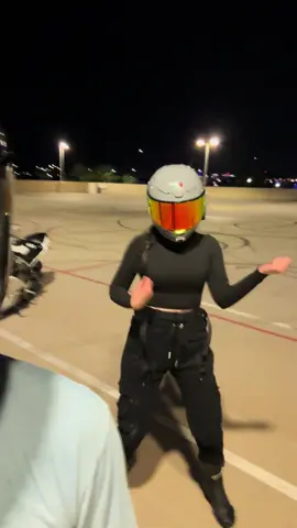 rock that body 🕺🏼 #biketok #fypシ #bikers #trend #bikelife 