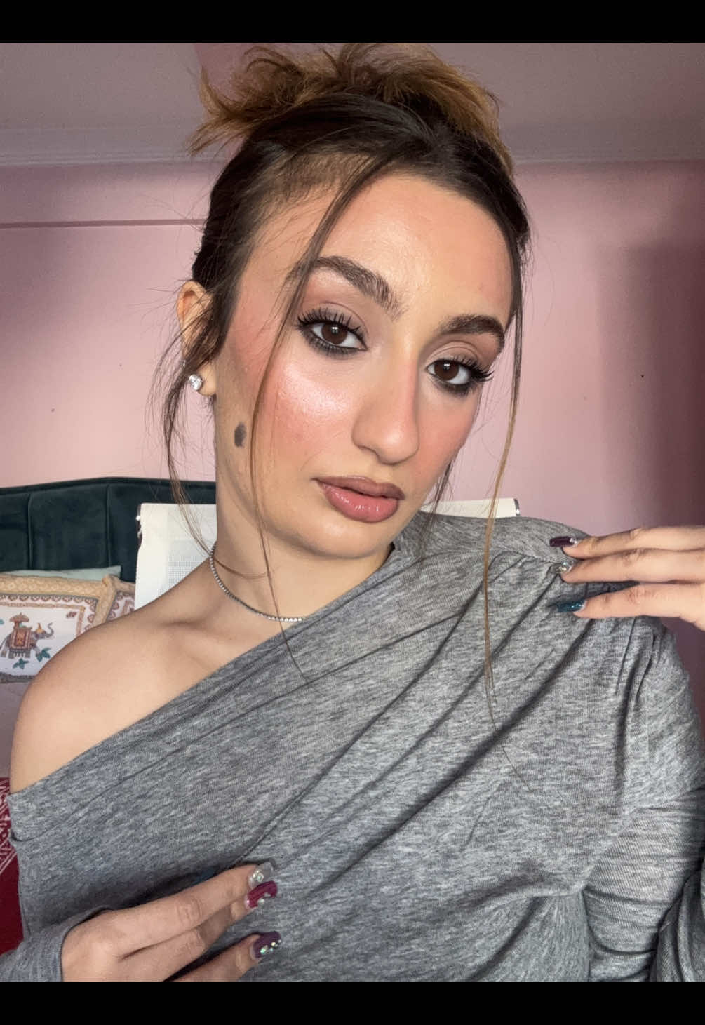 @ilay🐰 adlı kullanıcıya yanıt veriliyor Ezgi Fındık’ın full glam makyajını yapıyorum🖤💋  Reklam* yokturr