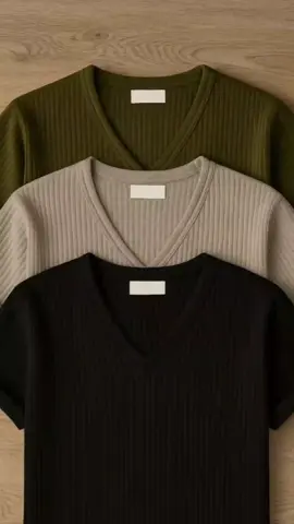 Bosen sama kaos polosan yang gitu-gitu aja? Waktunya upgrade! 🔥 Kenalin, kaos V-neck dengan bahan waffle knit yang lagi tren. Teksturnya unik, bahannya premium, dan pastinya adem dipakai. Dijamin bikin penampilan simpel kamu jadi kelihatan lebih keren dan berkelas. Tersedia dalam banyak pilihan warna basic yang wajib punya. Langsung klik keranjang kuning! #kaoswaffle #kaospria #fashionpria #outfitpria #ModalKontenDoang 