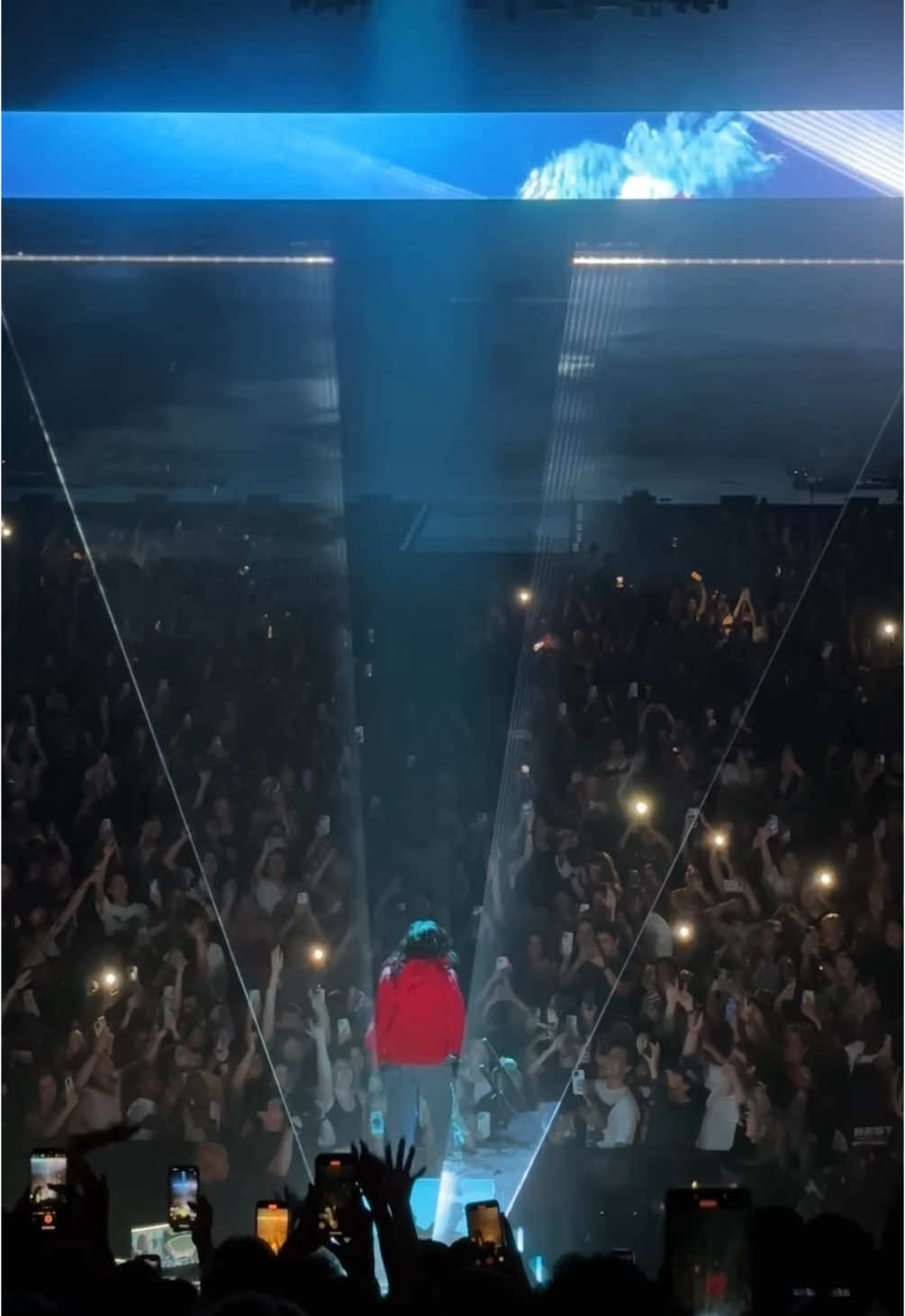 RIBS AT ULTRASOUND OPENING NIGHT IN AUSTIN 🩻 @Lorde #lorde #ultrasoundtour  insane experiencing this live in my hometown while visiting for the first time after moving away post-grad 