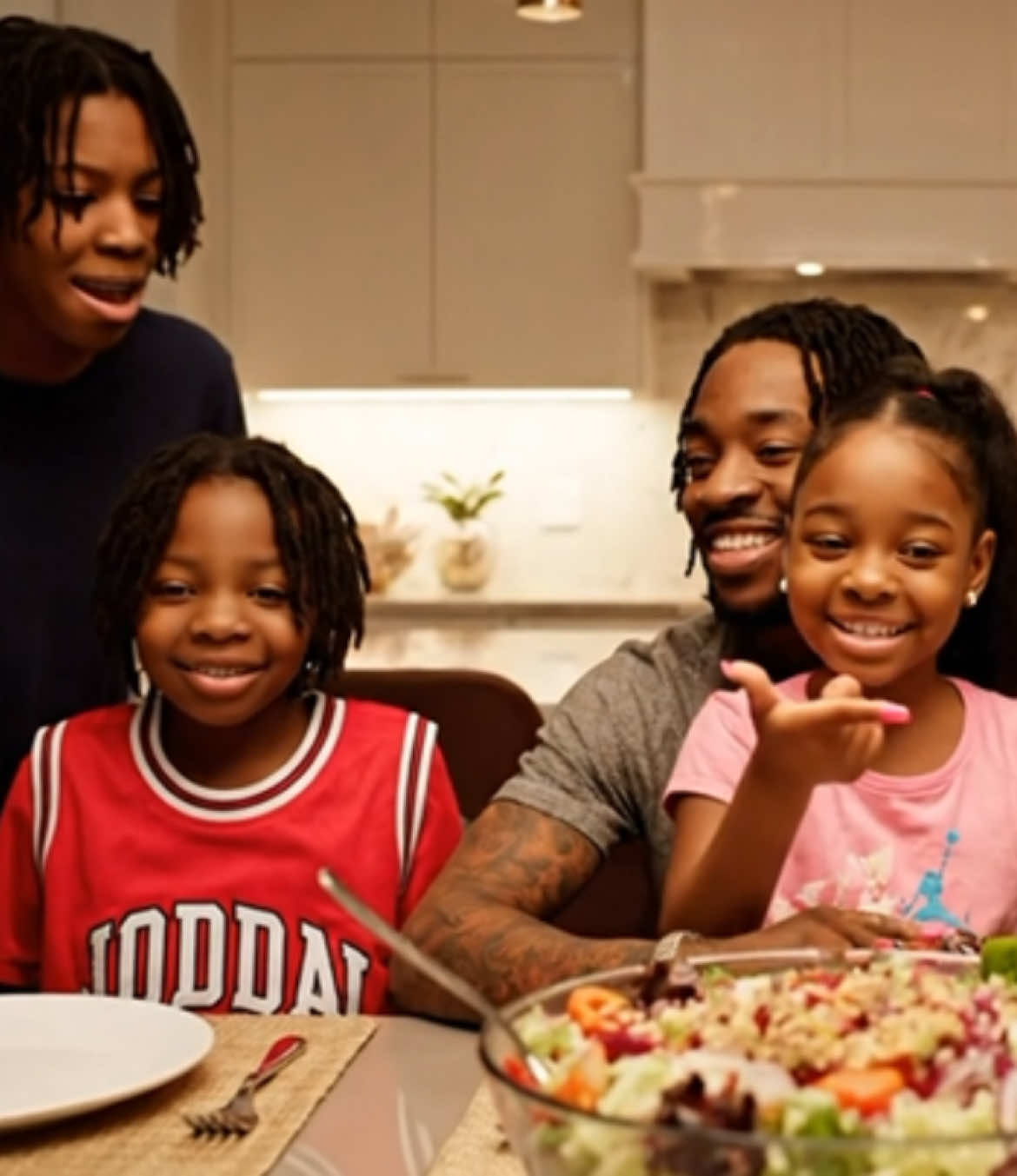 🤣🤣🤣🤣 #asmr #mukbang #ai #salad #family 