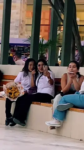 La chica del costado se robó el show 😩❤️#paratiiiiiiiiiiiiiiiiiiiiiiiiiiiiiii #piura #jacksoneli / SI QUIEREN SORPRENDER A SU PERAONA FAVORITA CONTACATANOS POR TIKTOK @Floreria Roses for you🌹❤️ o al WhatsApp 900621149 