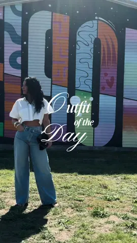 Because sometimes the simplest outfit makes the loudest statement 💫 #OOTD #StreetStyle #ChicAndEffortless #CasualChic #StyleOver40 