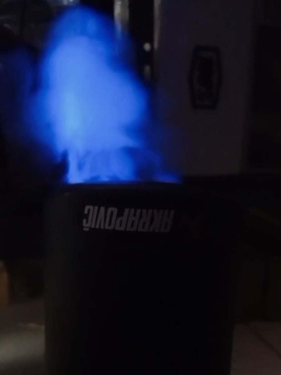 terminal de escape con luz |Tubo de escape con luz #akrapovic #tunning #tuboescape #azul #guayaquil 