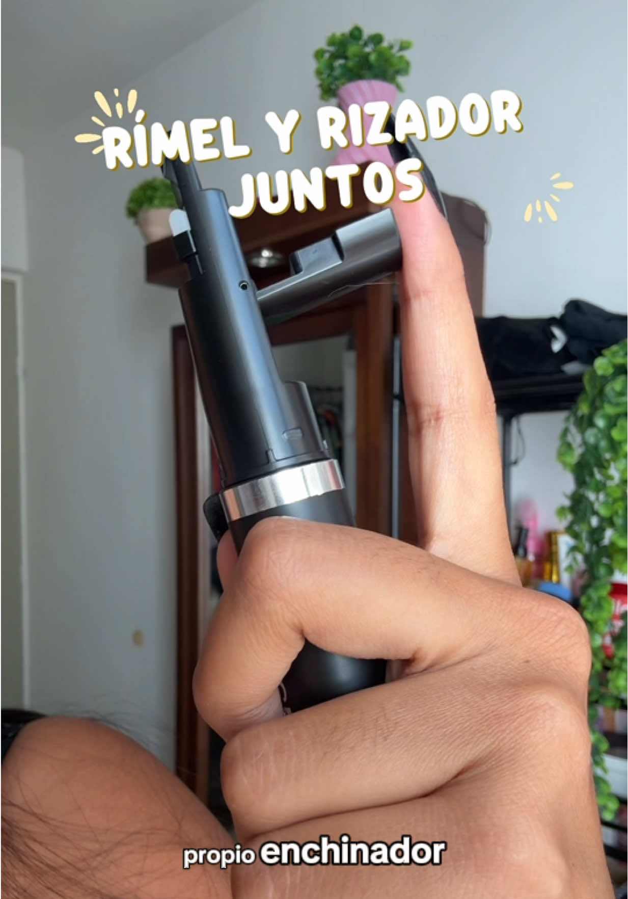 Rímel y rizador JUNTOS 😻 súper práctico #rimelyenchinador #rimelyrizadordepestañas #rimel2en1 #mascaradepestañas 