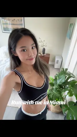 Run with me in Miami ☺️ I wore @alo sports bra and it’s the comfiest and the most chic🤎 #runnergirl #runoutfit #OOTD #workout #fyp 
