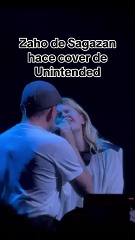 La cantante francesa Zaho de Sagazan hizo un cover de ‘Unintended’ el día de ayer en su presentación en L'Olympia (Paris).  📸 Créditos:  * MoiLikehome en YT.  * Y Musefrance por encontrar el canal con el video.