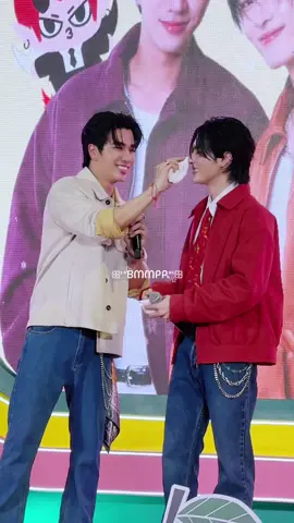 แค่ตาต้าอ้อนพี่เพิร์ธก็พร้อมตามใจ จนแม่ก๊อตจิถึงกับพูด “มีสติหน่อยพี่เพิร์ธ” ก็คือพี่เพิร์ธไม่เอาอะไรแล้วจริงๆ 🤭🤭 #PerthSanta #เพิร์ธแซนต้า  PERTHSANTA DOMIIA AT DOIKHAM #ICEPOPFreezeFreshxPerthSanta 