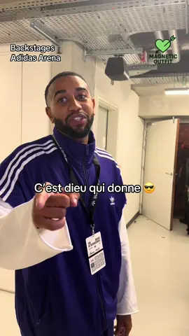 ✨ Backstage à l’adidas arena vibes avec Nordine Ganso ✨ Ça faisait une éternité que je n’avais pas recroisé Nordine… toujours le même : solaire, souriant, drôle et fun. 🌞 Entre deux rires, il m’a confié ses interrogations : « Mais comment Magnetic Outfit arrive à croiser toutes les stars françaises et internationales ? » 🤔 La réponse est simple : tout est question d’aura, de magnétisme. On vibre ce que l’on est, et on attire à nous ce que l’on est. 🌌 Chez Magnetic Outfit, on croit profondément que la mode et les rencontres sont avant tout une histoire d’énergie. #outfit #outfitoftheday #nordineganso #adidasarena 
