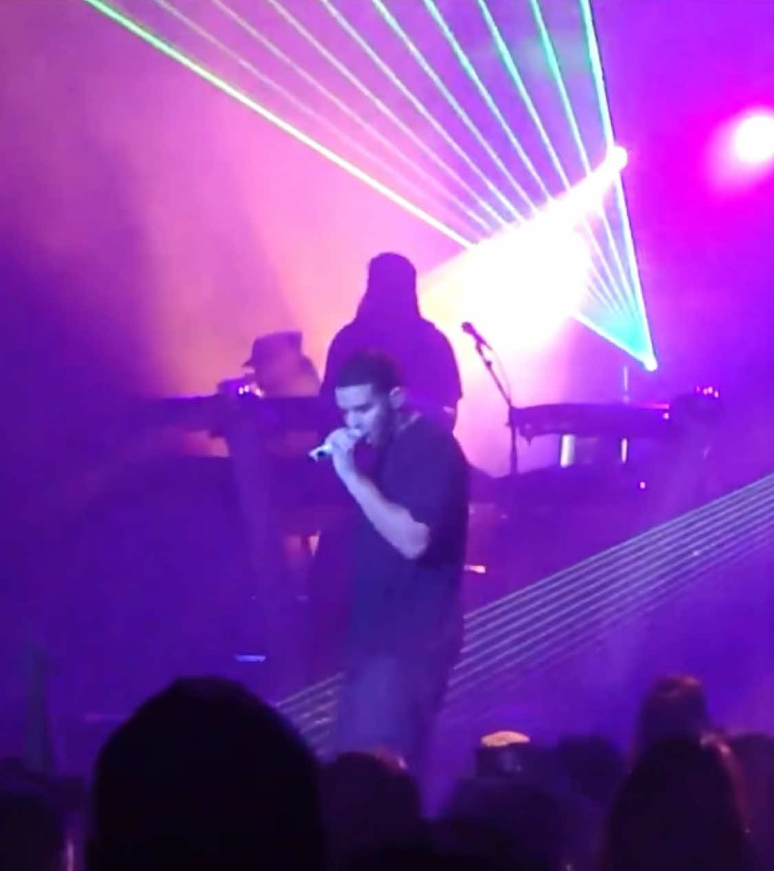 drake performing unforgettable (2010) #fyp #drake #drizzy #concert 