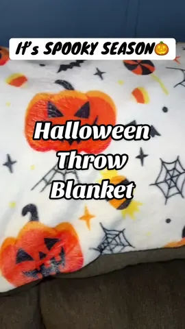How cute and cozy is this Halloween blanket! These blankets make for the perfect Halloween decor! 🎃👻 #halloweendecor #halloweenblanket #blanket #spookyseason #fallvibes 
