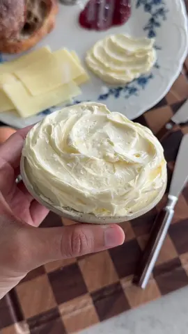 Whipped Butter 🧈 been eating this everyday for the past 3 weeks with sourdough and cheese! So easy and so simple to elevate a stick of butter into something magically light and fluffy ✨🤎 Full recipe up on the blog as always - link in bio! 