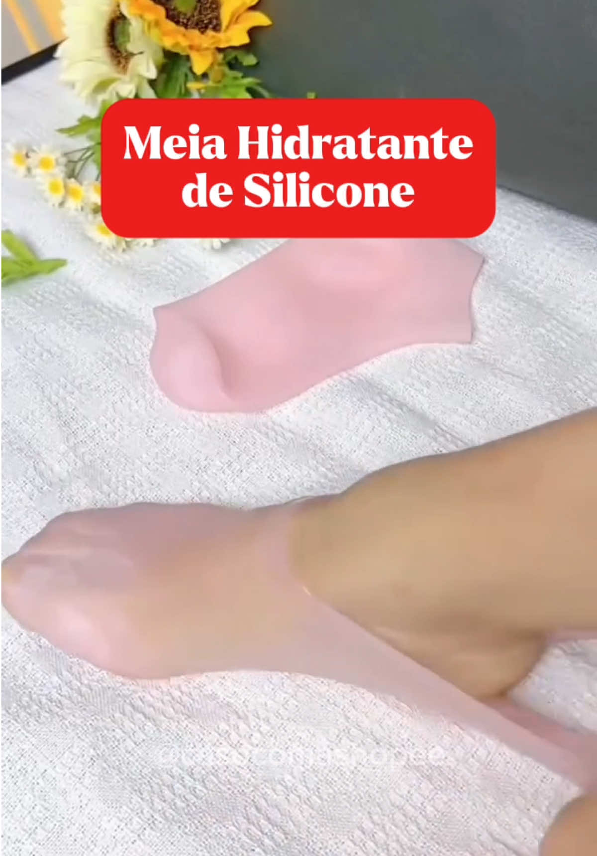 👣✨ Chega de pés ressecados! A meia de silicone reutilizável hidrata, protege e transforma seus pés em poucos usos 💖 Link na Bio #cuidadospessoais #hidrataçãoprofunda #pésperfeitos #achadinhos #viral