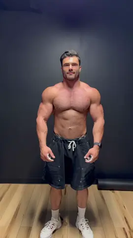 This year there will be more mass, more detail, and more strength added to these muscles. Bringing up the points that need it, and chiseling the ones that are already strong. Let’s do this 😤 #iceland #adventure #jungle #pool #goodlife #goodlife #fyp #pridemonth🏳️‍🌈 #gym 