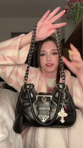 More talking content with Bree what’s in my purse and packing my new purse #designer#fashion 