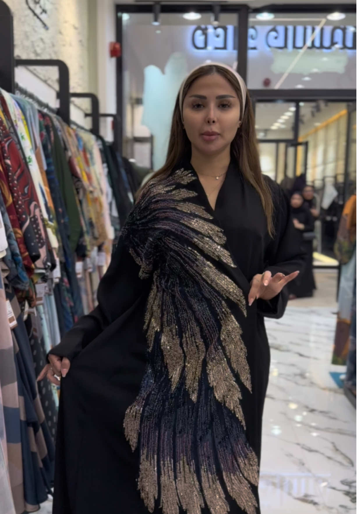 نورتي المحل يا بعدي ولبس العافيه ان شاء الله 🤍🤍🤍🤍@شروق سالم♏️👑 #شباب_البومب11 #عبايات #عبايات_فخمه #عبايات_سوداء #عبايات_براند 