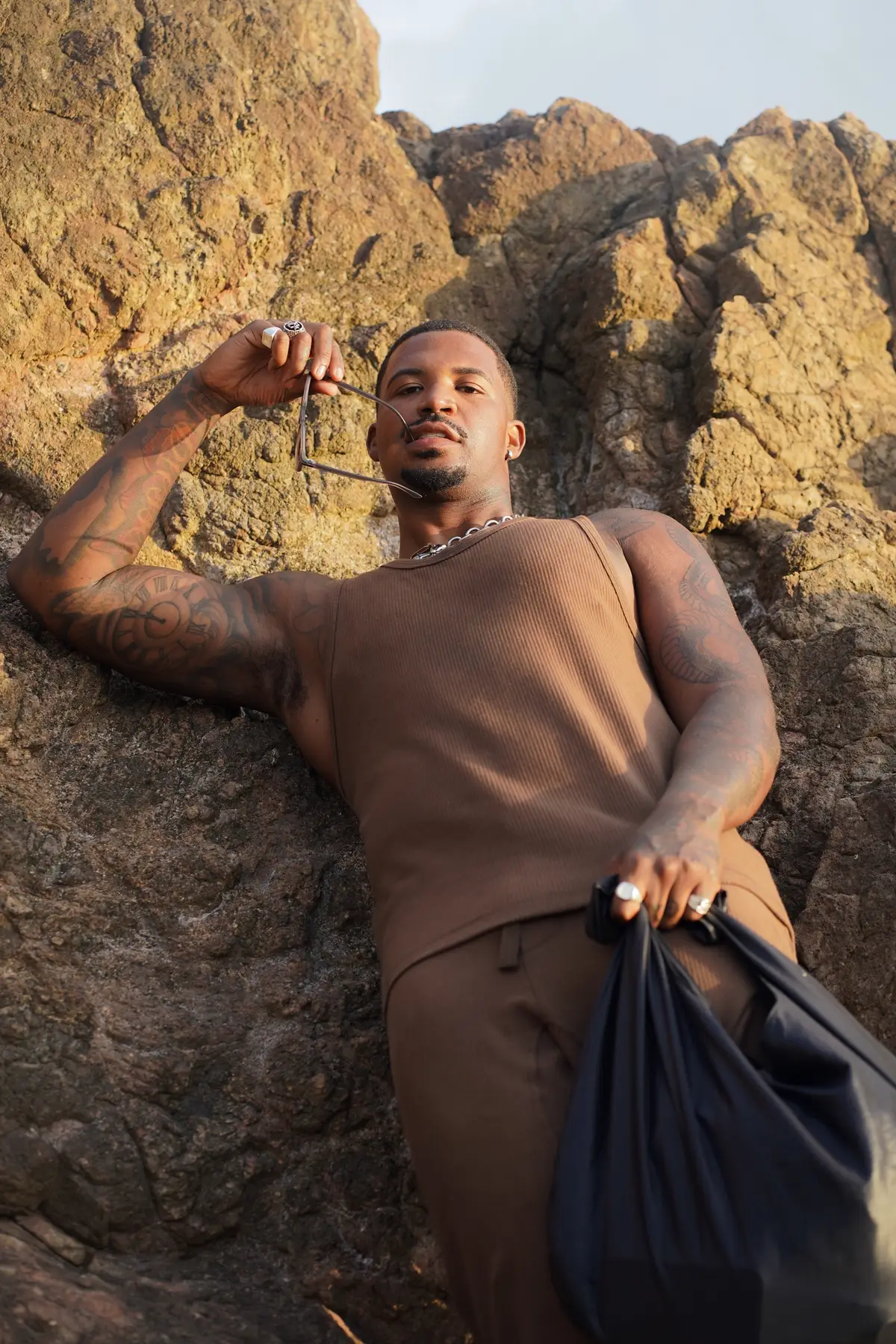 A cor do sol, a cor da pele, a cor do meu ser. #SalvadorBahia #PierVibes #BrazilTravel #BrownAesthetic #BeachStyle