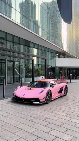 Pink Koenigsegg Jesko 💗 #koenigsegg #koenigseggjesko #dubaicars #carspotting 