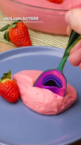 ESPUMA ROSADA SOBREMESA DE LIQUIDIFICADOR 📌 Salve esta receita para não esquecer! INGREDIENTES 180 mL de Água quente (3/4 de xícara) Gelatina de morango (1 pacote) 390 g de Leite condensado (1 lata) 200 g de Creme de leite (1 caixinha) 200 mL de Leite de coco (1 garrafinha) 200 g de Morango (1 caixinha) #gelatina #sobremesa #morango  #AprendaNoTikTok