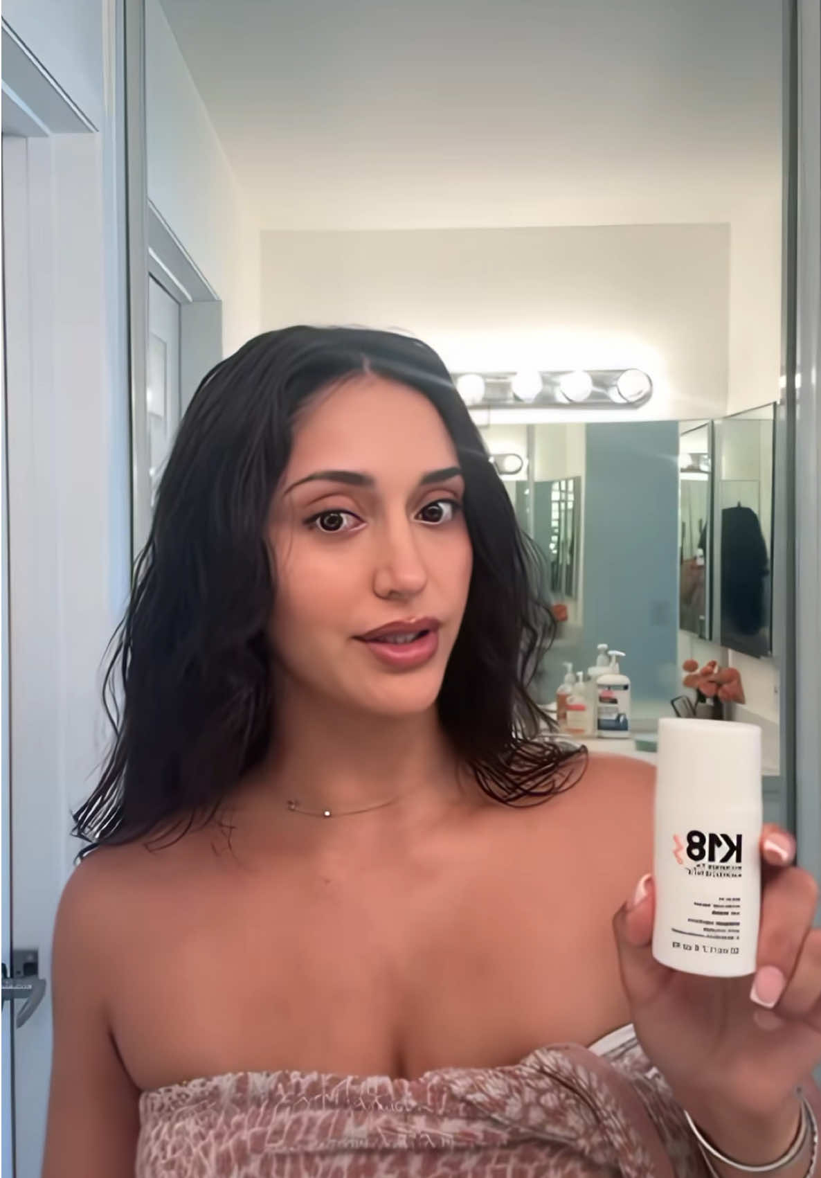 Bleach, color, heat? Reversed in 4 mins ⚡  Our bestselling leave-in treatment mask is clinically proven to repair damage from bleach + color, chemical services, and heat. Giving you immediate and lasting results to restore strength, softness, smoothness, and bounce to hair.  🎥: @leah.kateb  #k18hair #k18results 