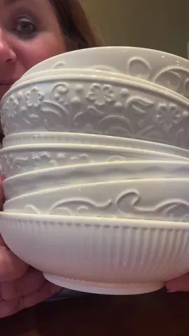 My bowls are so beautiful!! Thank you @ArtenaHome for the amazing bowls, they’re so pretty I can’t wait to use them!! #dinnerware #bowls #sopretty #classicwhite 
