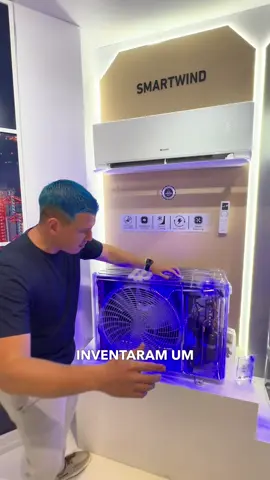 Inventaram um ar que gasta só R$0,18 por hora e ainda não joga vento direto na sua cara.  Na Febrava 2025, a Gree lançou o Smartwind, com benefícios que vão além da economia: ✔ Purificação do ar com ionizador de plasma ( transforma vírus em molécula de água)  ✔ Auto limpeza e proteção interna ✔ Conectividade Wi-Fi e inteligência artificial E aí, você teria um ar desses na sua casa? Conta pra gente 👇 #obra #reforma #arquitetura #casamoderna