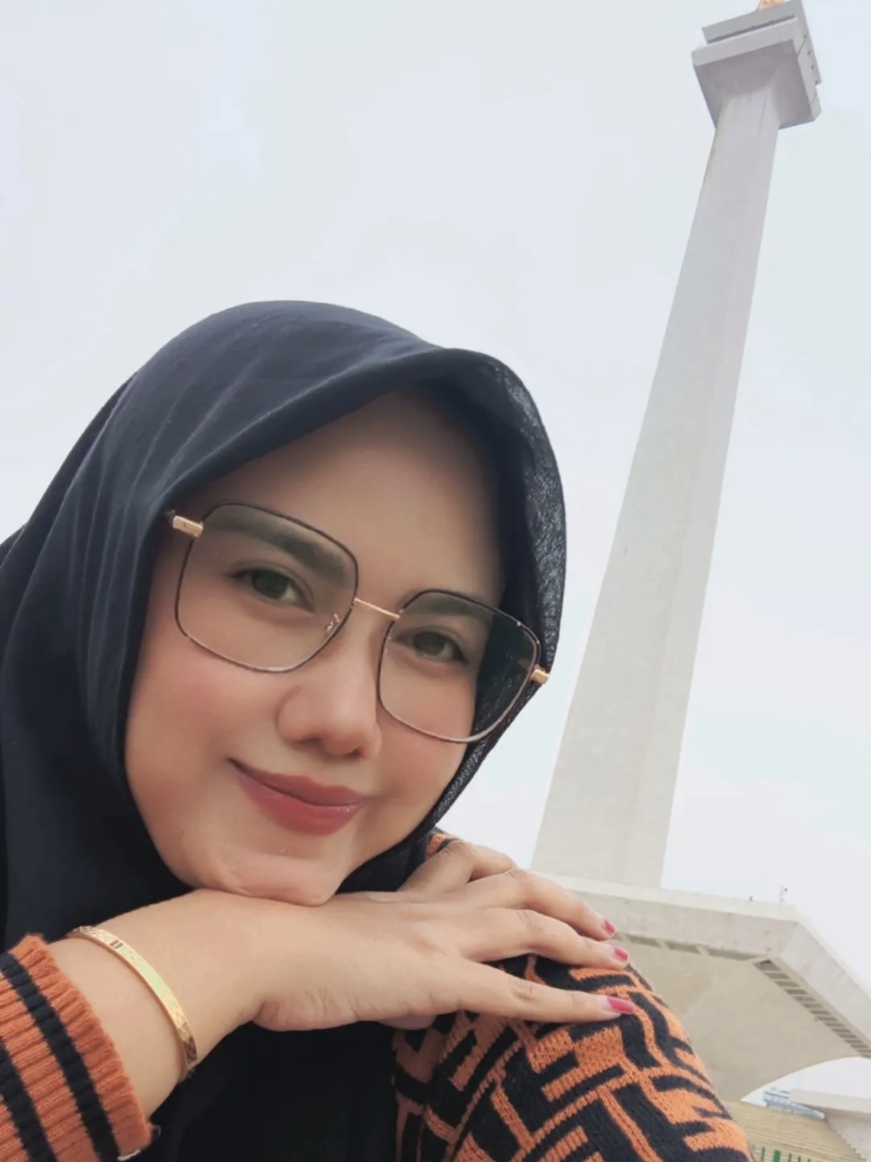 monas,kaya orang ilang sendirian