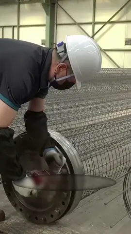 😱Así se fabrican los postes de concreto más resistentes del mundo 💪🌎🏗️