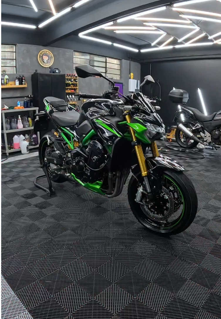 Bora fazer espuma nessa z900 #pov #gopro #satisfatorio #lavagemdetalhada #motos 