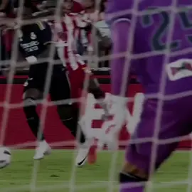 مبتلي فركاك 😅#fyp #foryou #vinicius  #شعب_صيني_ماله_حل😂😂 #مشاهير #فينيسيوس  #fyppppppppppppppppppppppp #tiktok 