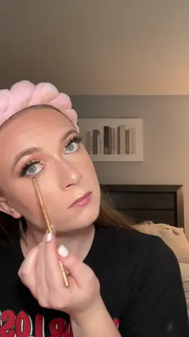 Soft romantic cut crease makeup tutorial  #makeuptutorial #softglam #softglammakeup #beauty 