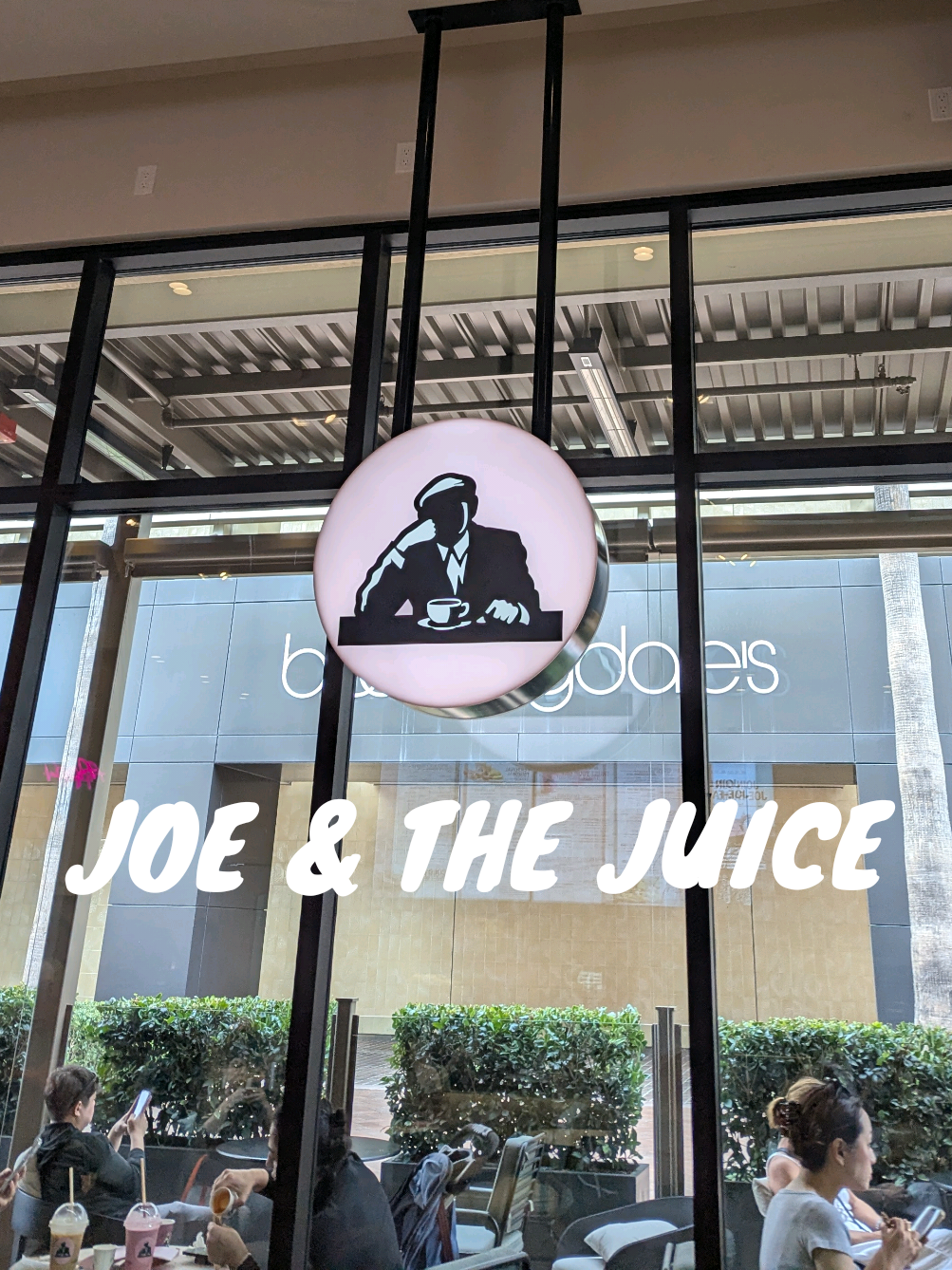 obsessed with the pesto turkey sandwich!! 🤌🏽 #joeandthejuice #fashionisland #ocfood #orangecountyfood 