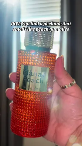 🍑 Manat Peach by @Anam Parfumerie is giving me sweet gummy peach candy vibes! 🍬 Juicy peach at the top, a boooozey heart, and warm vanilla in the base it’s playful, sweet, and so good. 😍 A total compliment magnet 💜 Grab yours now on TikTok Shop! 🛒✨ #PerfumeTok #SweetScents #VanillaVibes #TikTokMadeMeBuyIt #TikTokShop 