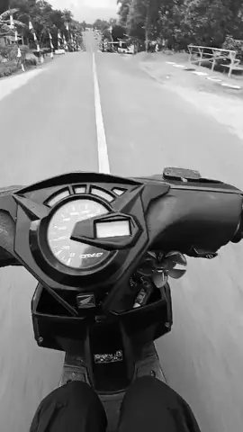 hello,,, dia yg selalu nemenin ak kemana² , dan dia yg selalu bikin ak jth berkali² klo lgi main,,  rencana akhir tahun ini dia bakal aku gnti dengan yg lain,,, jdi dia g bkl nemenin aku lgiiii😇. #fyp #beat 