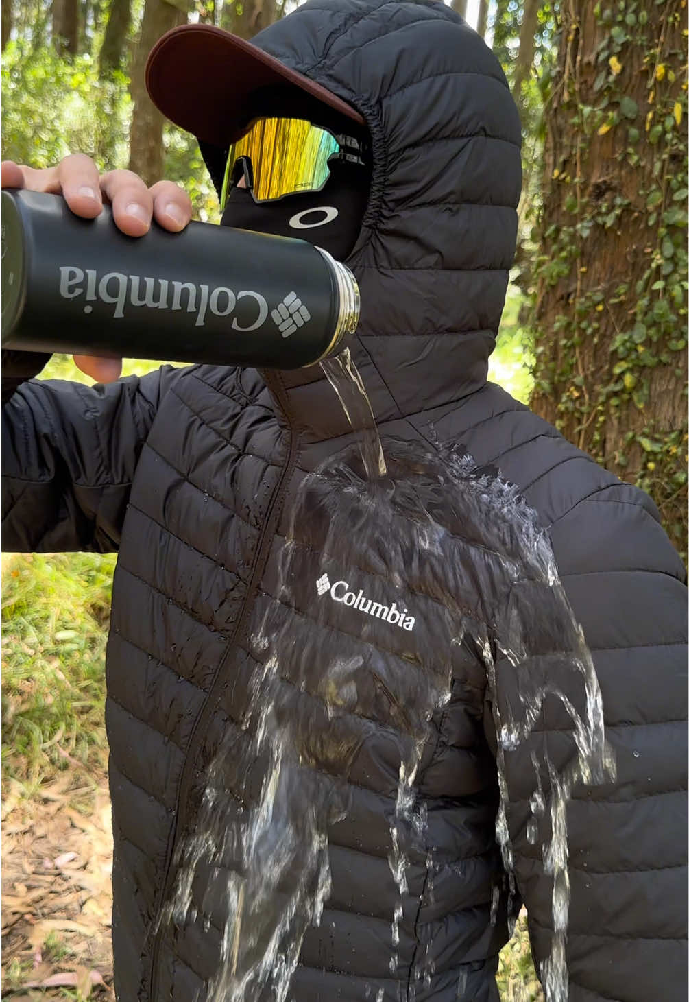 🧥 Chaqueta Columbia Silver Falls Hooded Ligera❄️ 🌬️ Ideal para el frío, viento y días de llovizna gracias a su tecnología Omni-Shield, que repele la humedad y las manchas. 🔥 Aislante térmico Thermarator ✅ Calor sin peso: atrapa el calor incluso cuando está mojada ✅ Súper liviana: ¡se guarda en su propio bolsillo! ✨ Detalles que marcan la diferencia: ✔️ Bolsillos con cierre ✔️ Puños elásticos y dobladillo ajustable ✔️ Forro suave y cómodo ✔️ Ajuste activo que se mueve contigo 📏 Tallas disponibles: Small 💵 Precio: $148 📍 Disponible en nuestra tienda en Machachi 📦 ¡Hacemos envíos a todo Ecuador! 🇪🇨 #columbia #chaqueta #chaqueta #jackets #Outdoors            