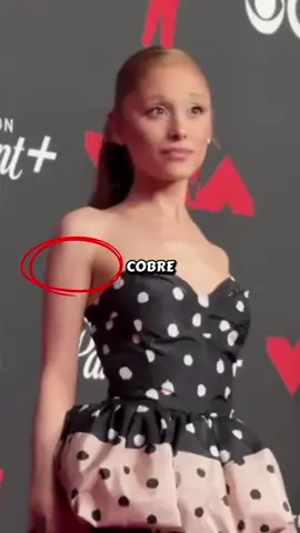 Porque Ariana Grande sobre suas tatuagens? #arianagrande #tatuagem 