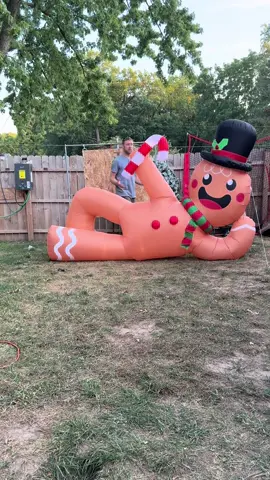 #Christmas #ChristmasDecoration #ChristmasInflatable #GingerbreadMan #CandyCane