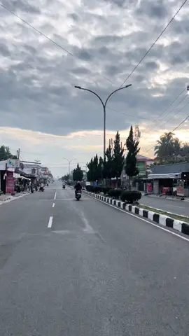 Payakumbuh pagi hari 😍 . . . #sumbarrancak #explorealam #minang #fypシ゚ #laguminang #fyp #pesonaindonesia #hiddengems #gadihminang #fypminang #minanghits #sumbar #rayola #kotapayakumbuh #payakumbuh #payakumbuahhits 