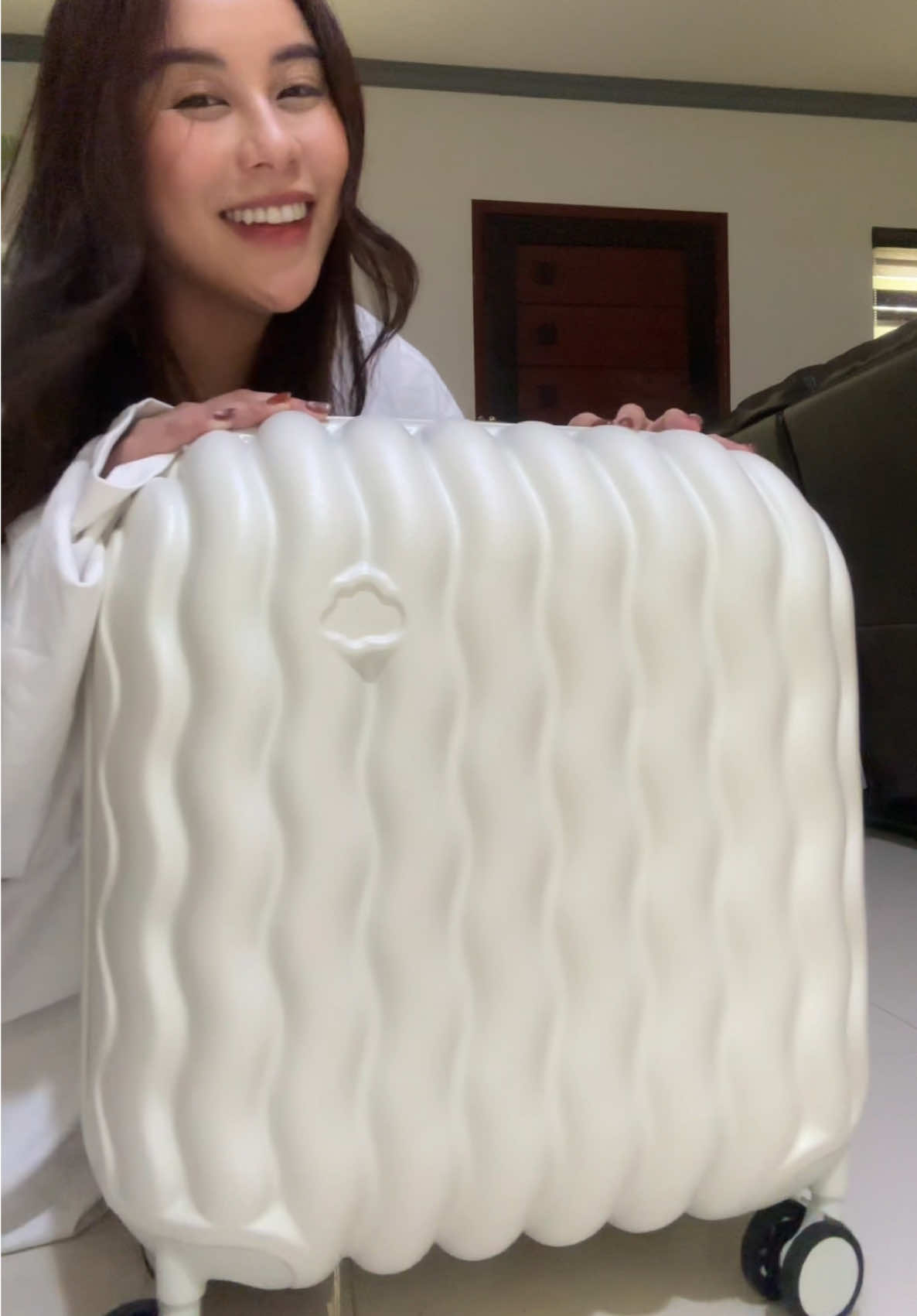 napaka cute ng bago kong luggage aaaaahhh!! 🥹🤍