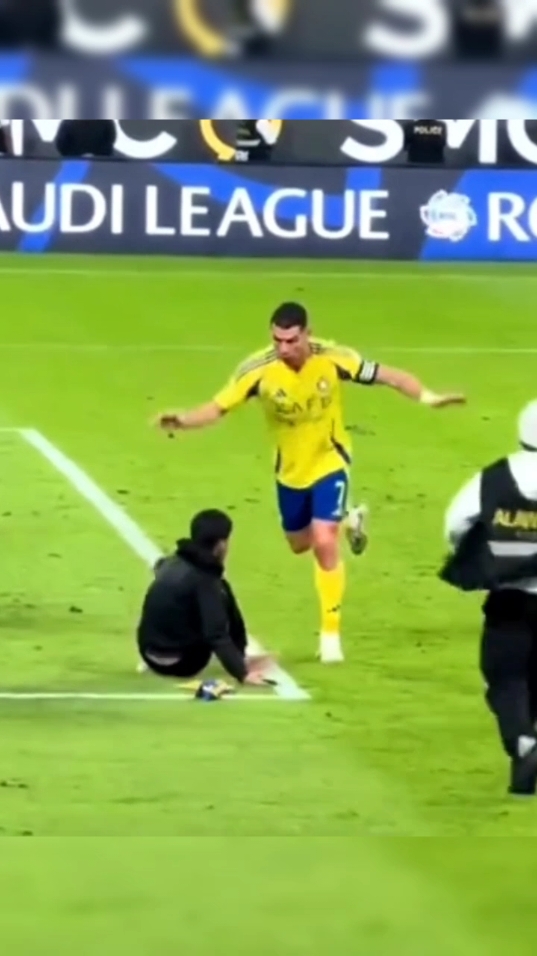 Respect Ronaldo's great moments 🥰🥰🇵🇹🇵🇹❤️❤️ #ronaldo #football #cristianoronaldo #messi #DiogoJota #ishowspeed #championsleag #championsleague #fcbarcelona #MAbappe #neymar #marcelo #haaland 