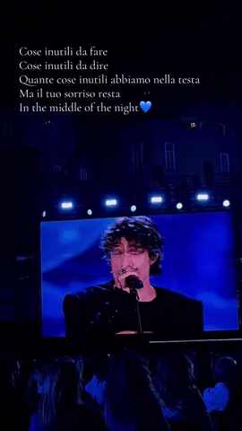 sara non piangere🤍 @Irama #piazzaplebiscito #pinodaniele #napoli #irama 