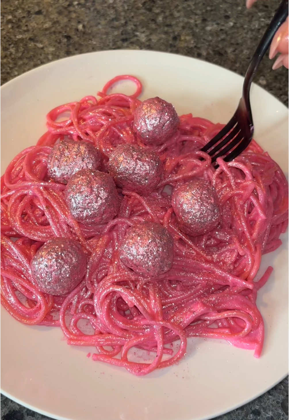 💞🌸🎀 glaghetti and gleatballs 💖🌷🐷 #fypシ #fyp #fypシ゚viral #pinkglitterfood #glickles #girldinner 