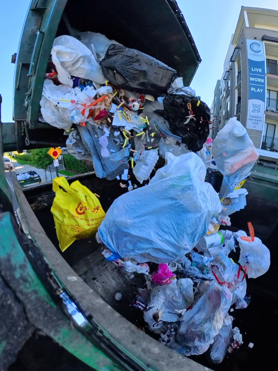 Waste Management garbage truck #wastemanagement #garbage #basura #howitsmade #bluecollar 