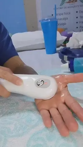 Masajes y Terapias Makey  Eres Fisioterapeuta y te toca atenderte a ti misma. Agenda tu cita 📲977374654 📍 Puente Piedra  #terapia #masajes #vidadefisio #mano  #antebrazo 