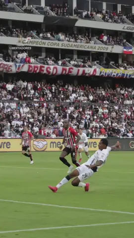 El golazo de Bryan Ramírez que abrió el marcador para #LigaDeQuito ante #SãoPaulo en la CONMEBOL #Libertadores 🏆 🙌 #GloriaEterna #TikTokDeportes 