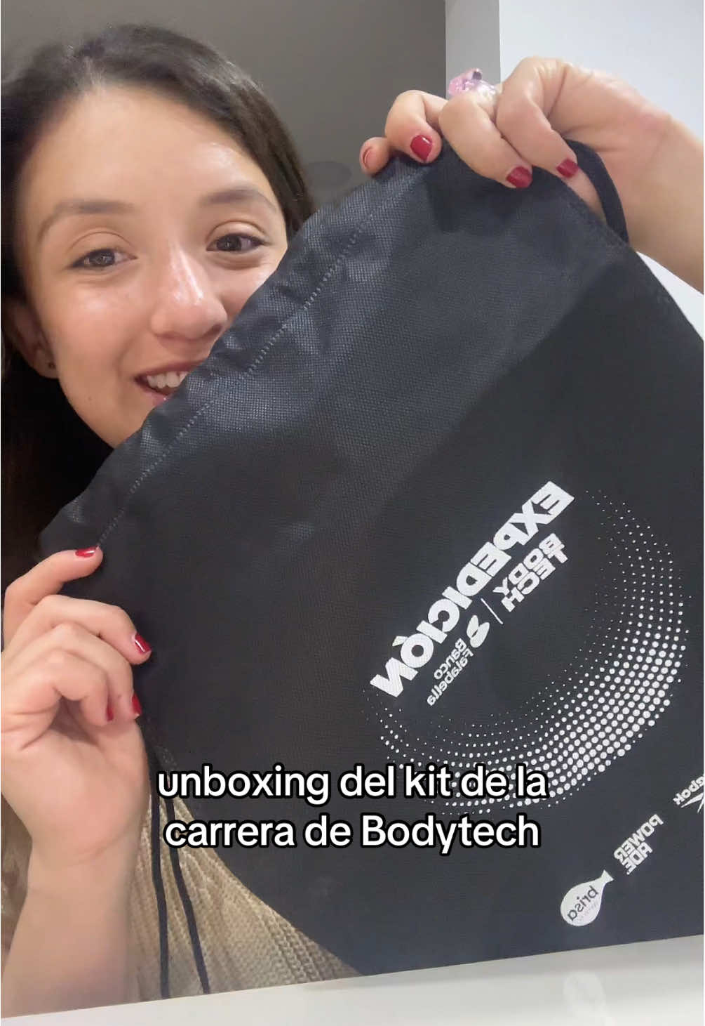Unboxing del kit de la carrera bodytech  Que opinan??  #Running #carrera #runningbogota #corredores #runner 