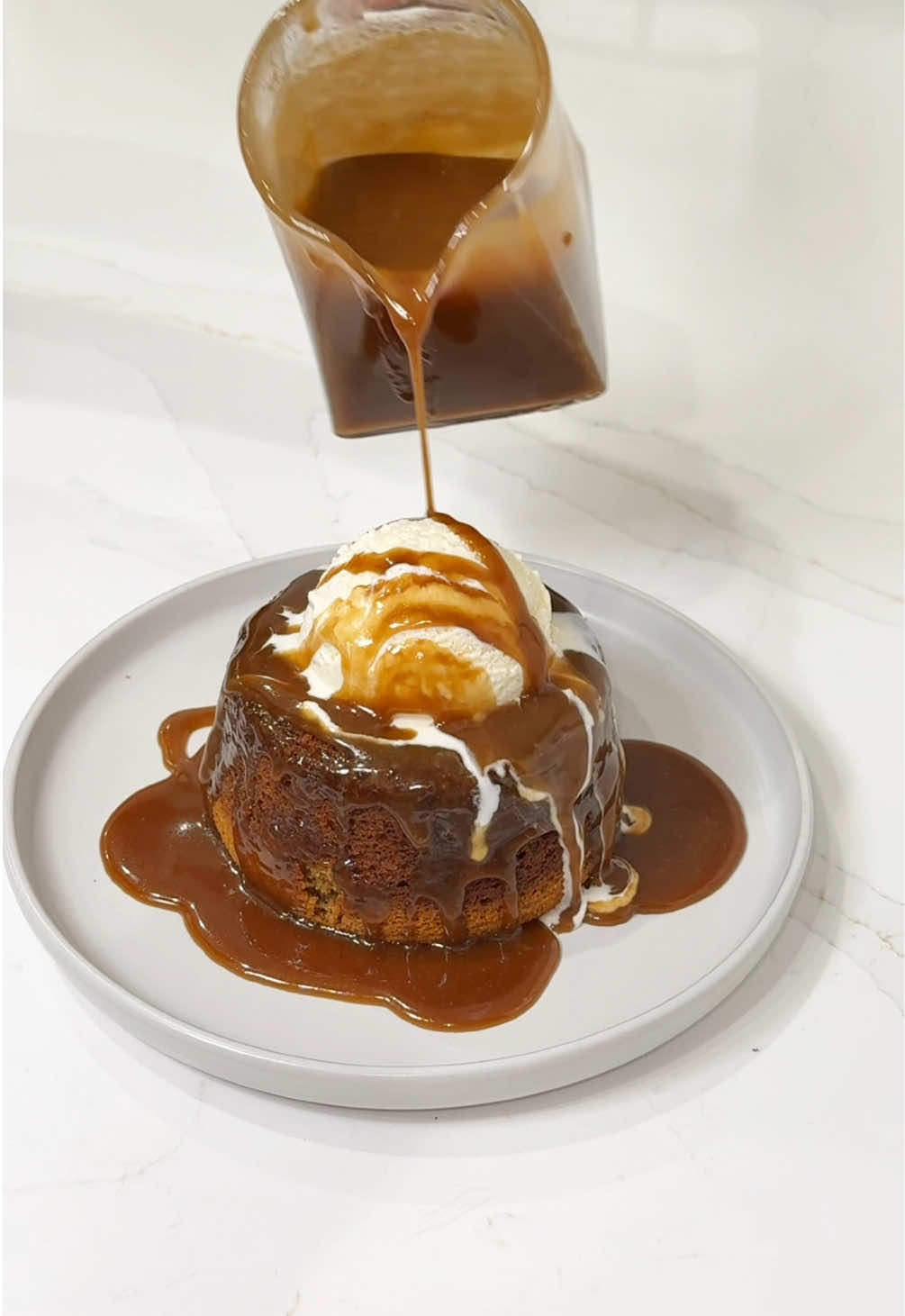 Y’all want some ? #fyp #stickytoffeepudding #dessert #fypシ #snacks 